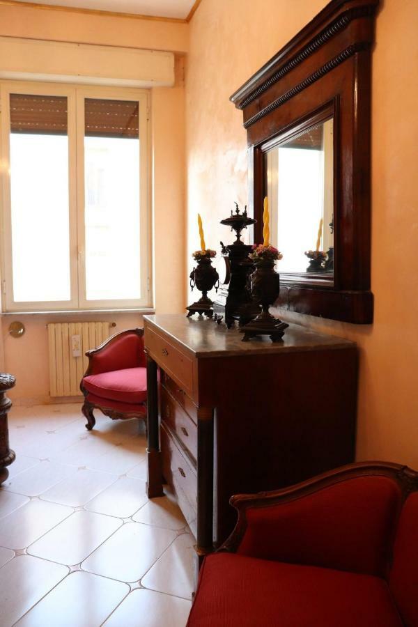 B&B Goldmund Napels Buitenkant foto